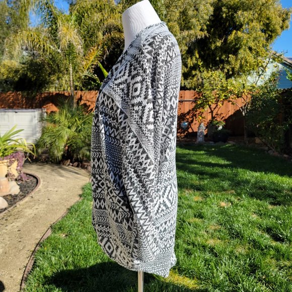 New MD Aztec Print Open Front Dolman Sleeve Cardigan - Picture 5 of 10